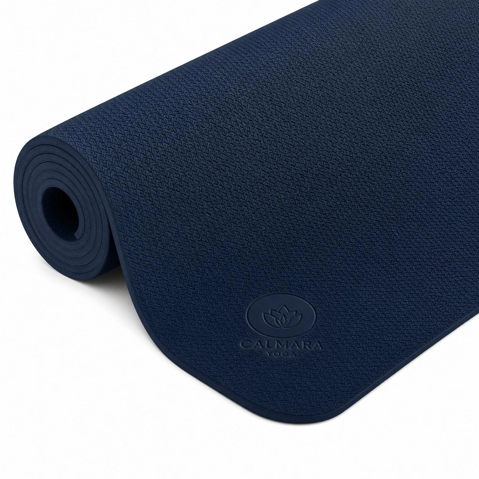 Dessous antidérapant texturé du tapis de yoga bleu marin avec logo Calmara Yoga en relief