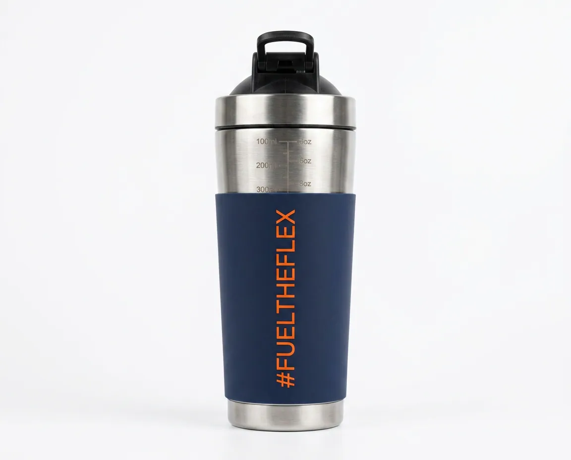 Vue arrière du shaker à protéines en acier inoxydable avec imprimé #FUELTHEFLEX vertical et fenêtre de mesure